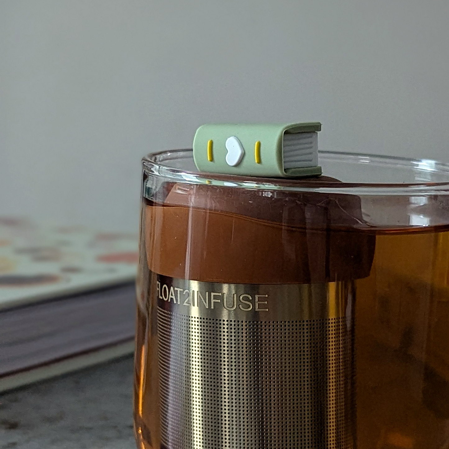 Floating Green Heart Book Tea infuser l light brown